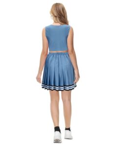 une femme portant la Tenue cheerleader vintage bleu ciel