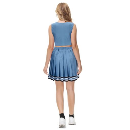 une femme portant la Tenue cheerleader vintage bleu ciel
