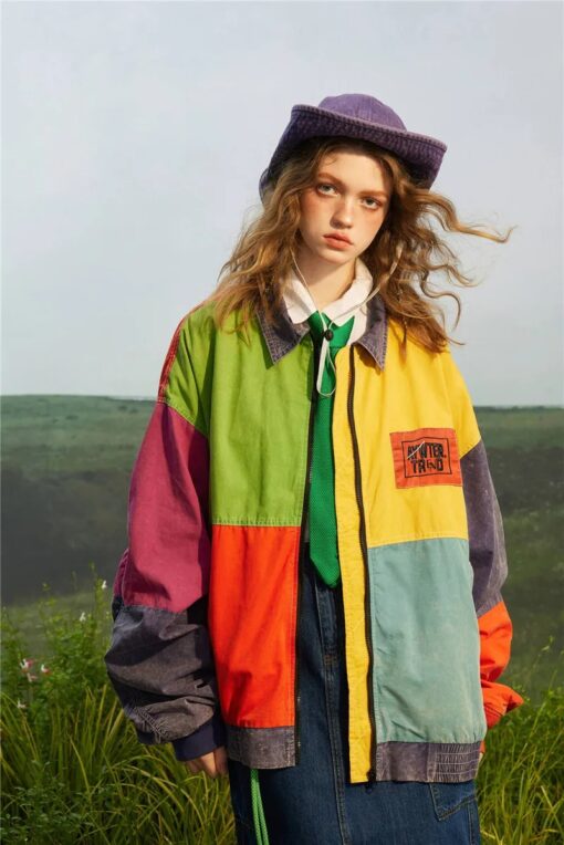 une femme avec la Veste Colorblock AYWTER TREND