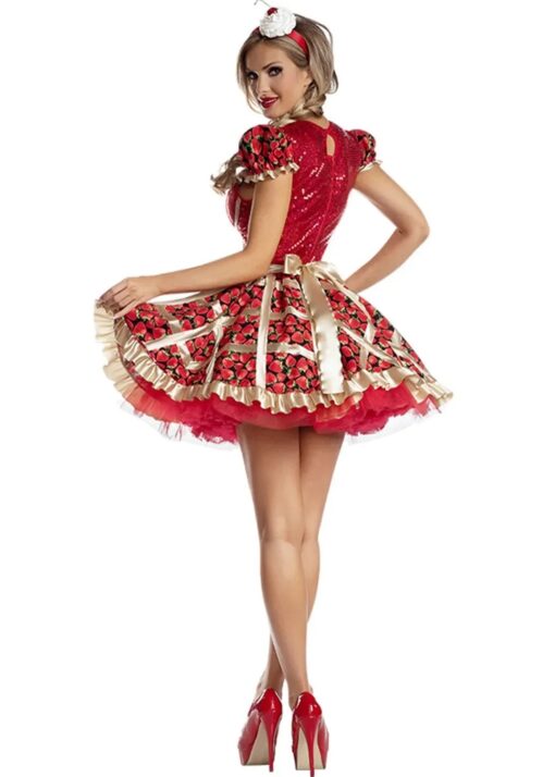 une femme portant la Robe Tarte aux Fraises Pin-Up