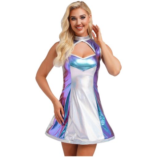 une femme avec la Robe Galaxie Holographique Irisée