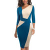 une femme portant la Robe cocktail graphique bleu nuit & sable