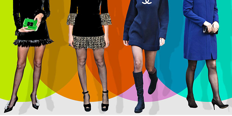 Quatre silhouettes féminines en tenues inspirées des années 80, avec mini-robes noires, collants opaques, escarpins, bottes et accessoires vintage sur fond coloré graphique.