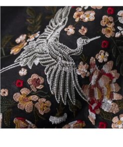 la broderie sur la Veste année 80 noire brodée